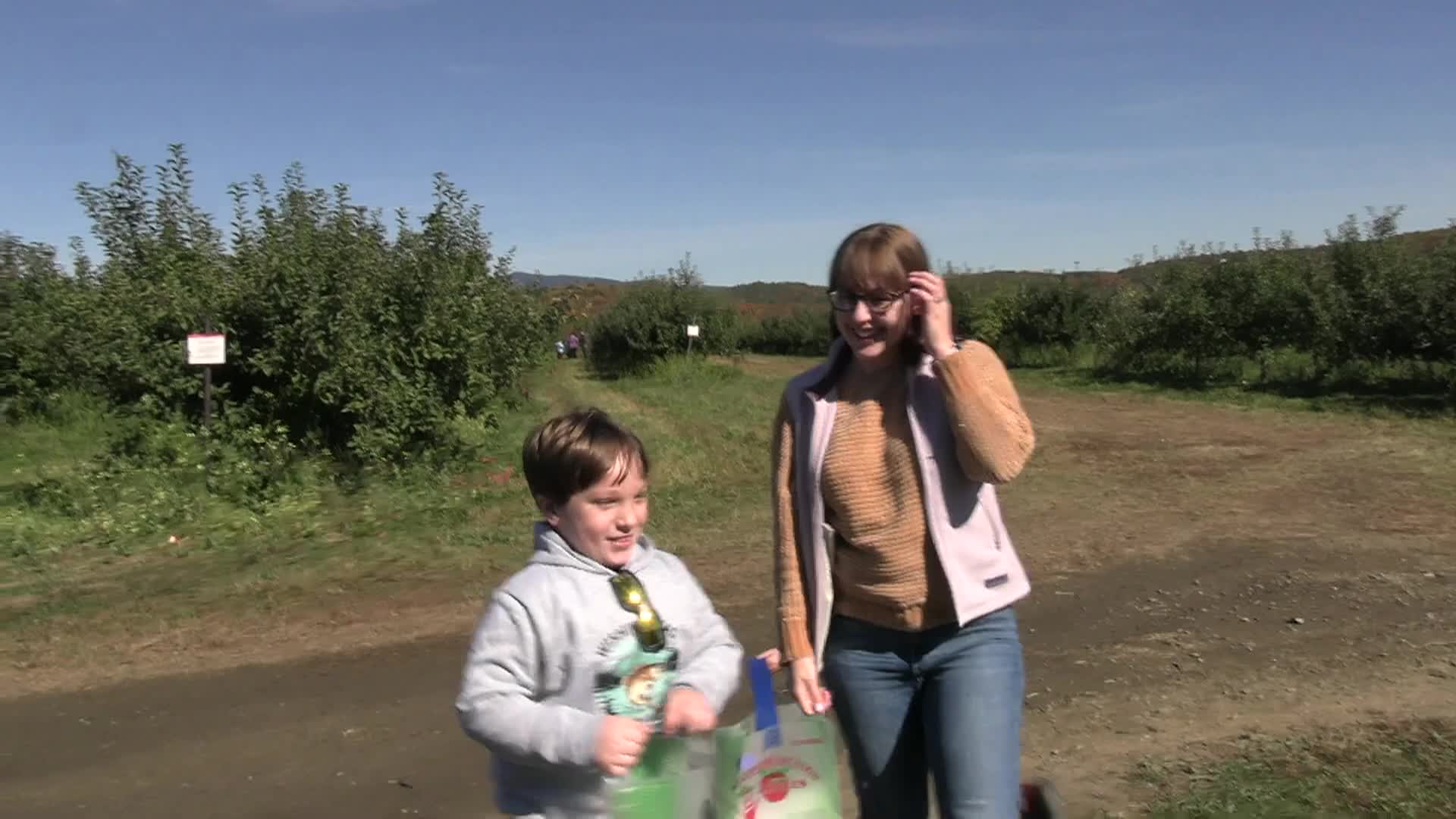 Navigate to Word Time with Miss Markee -  S2E4  - Farm