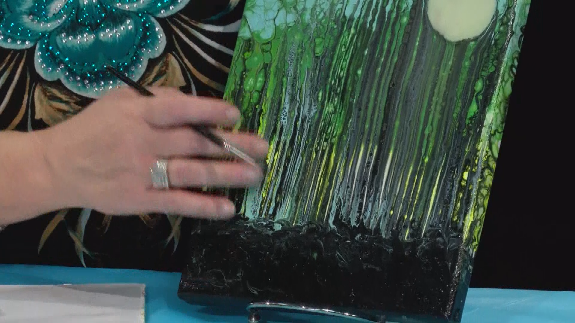 Lucy's Big Beautiful World of Painting - Glow in the Dark Pour Painting
